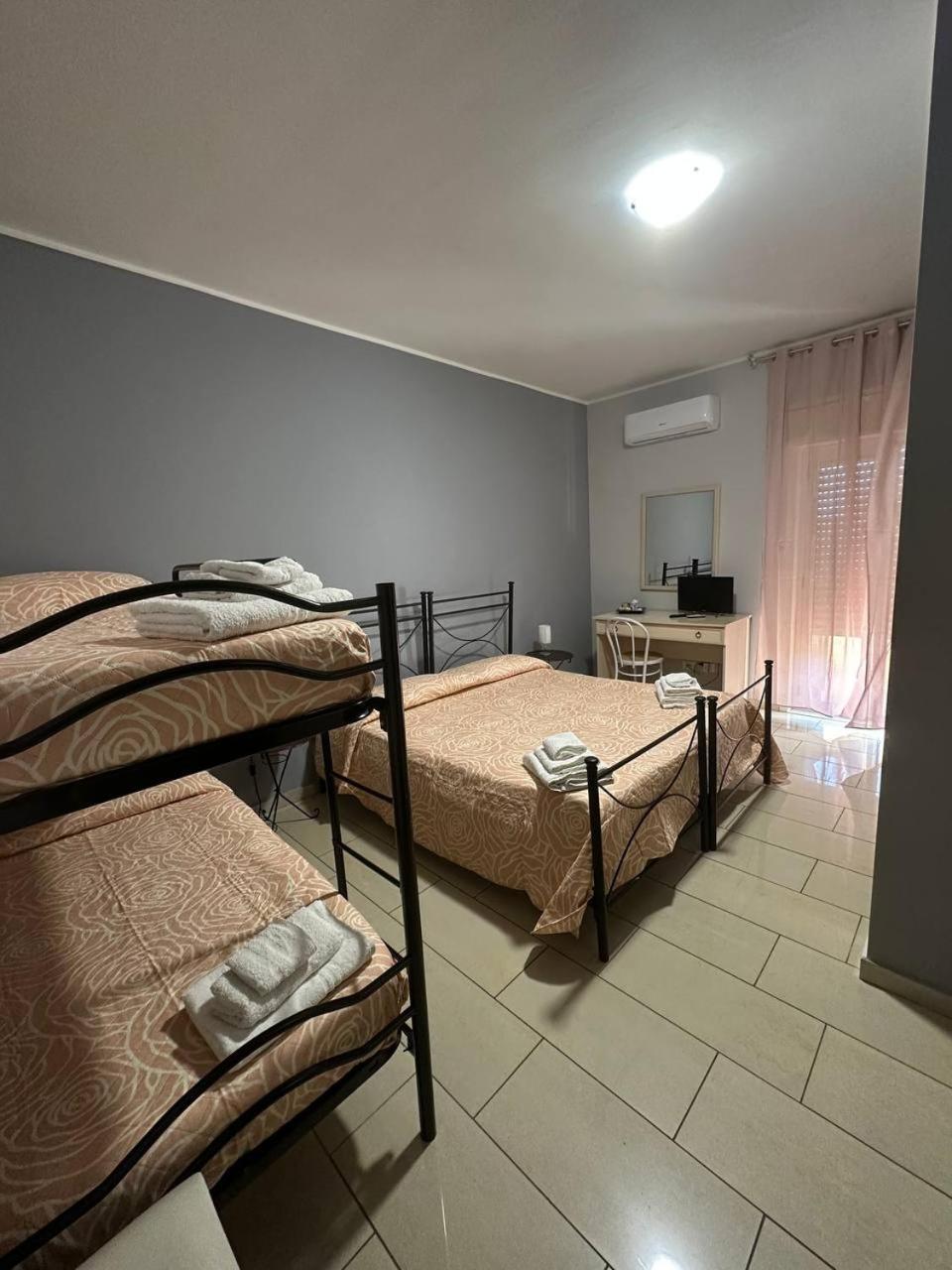 Emmanuel 3*